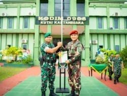 Kodim 0906/Kkr Gelar Apel Kehormatan Dan Tradisi Pedang Pora Lepas Letkol Czi Damai