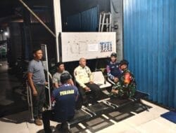 Wujudkan Lingkungan Yang Aman, Babinsa Bersama Warga Lakukan Siskamling