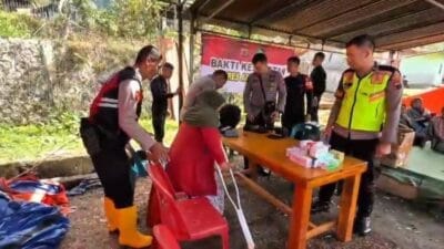 Dari Posko hingga Pintu Rumah, Polri Hadir Pastikan Layanan Kesehatan Warga Terdampak Bencana di Kala Segi Aceh Tengah