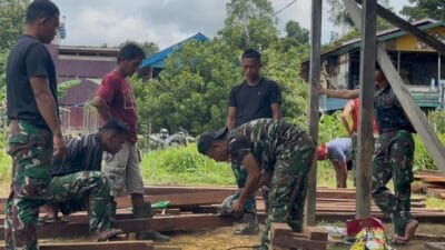 Dan SSK Kapten Inf Firdaus Turun Langsung Bantu Semenisasi Jalan di Kampung Linggang Amer