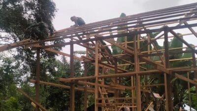Bulan Puasa Tak Mengurangi Semangat Pengabdian, Satgas TMMD Wiltas Ke-127 Terus Kebut Pengerjaan RTLH