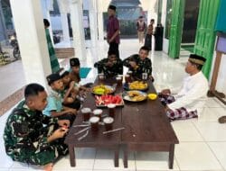 Hangatnya Kebersamaan, Anggota Satgas TMMD Buka Puasa Bersama Warga di Masjid Al Muhajirin