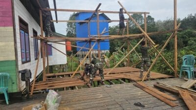 Tak Kenal Lelah di Bulan Ramadhan, Satgas TMMD dan Warga Gotong Royong Bangun MCK