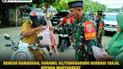 Berkah Ramadhan, Koramil 01/Tenggarong Berbagi Takjil kepada Masyarakat