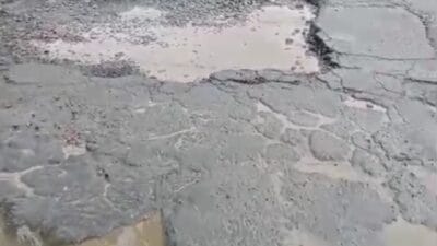 Jalan Kalasan–Cangkringan Rusak Parah, Warga: “Habis Hujan Jadi Sungai”