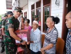 Usai Tinjau TMAB dan MCK, Tim Wasev Serahkan Paket Sembako kepada Warga Kampung Tering Lama