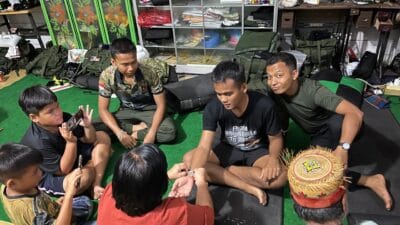 Tradisi dan Kebersamaan Satukan Satgas TMMD dengan Warga Tering Lama