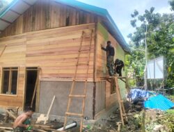 Pastikan Rumah Lebih Awet, Satgas TMMD Wiltas Ke-127 Genjot Pengecatan