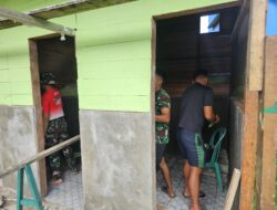 Hampir Rampung, Anggota Satgas TMMD Pasang Jendela RTLH di Kampung Linggang Amer