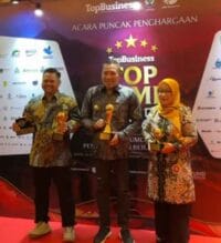 Bupati dan Dirut BPRS Sampang Raih Penghargaan Bergengsi di Ajang TOP BUMD Awards 2026
