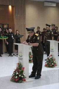 KAJATI SULUT MELANTIK DAN MENGAMBIL SUMPAH JABATAN WAKAJATI SULUT DAN PEJABAT ESELON III DI WILAYAH KEJAKSAAN TINGGI SULAWESI UTARA