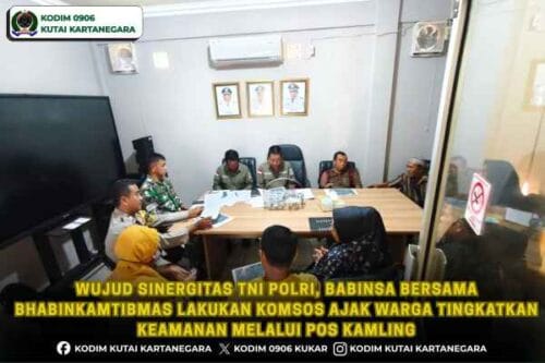 Wujud Sinergitas TNI Polri, Babinsa Bersama Bhabinkamtibmas Lakukan Komsos Ajak Warga Tingkatkan Keamanan Melalui Pos Kamling