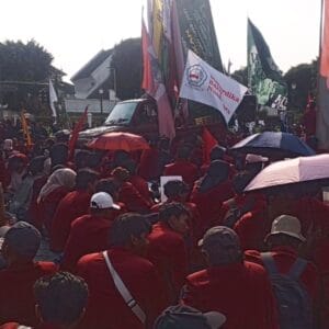 MAHASISWA YOGYAKARTA BERIKAN “RAPOR MERAH” UNTUK PRABOWO-GIBRAN, DESAK EVALUASI KEBIJAKAN HINGGA TUNTUT MUNDUR