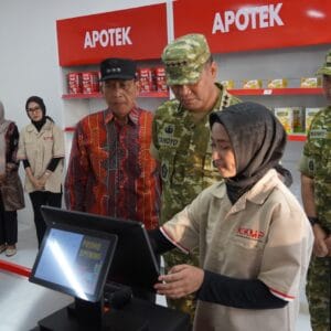 Dandim Bojonegoro dampingi Wakil Panglima TNI Tinjau Operasionalisasi KDKMP Desa Campurejo dan Pacul