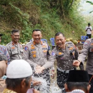 Polda DIY Resmikan Bantuan Sumur Bor dan Salurkan Air Bersih untuk Ratusan Warga Gunungkidul Sambut Hari Bhayangkara ke-80
