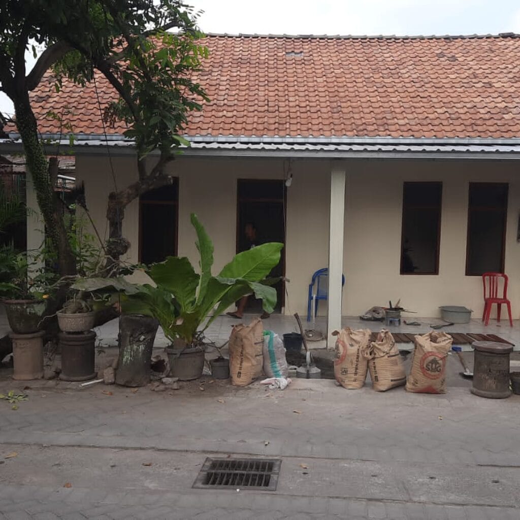 Kolaborasi STAK, Pemkab Sleman, Baznas, dan Relawan Wujudkan Rumah Layak Huni bagi Warga Sinduadi