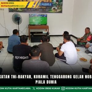 Jalin Kedekatan TNI-Rakyar, Koramil Tenggarong Gelar Nobar Gembira Piala Dunia
