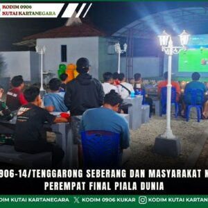Koramil 0906-14/Tenggarong Seberang dan Masyarakat Nobar Laga Perempat Final Piala Dunia