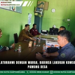 Pererat Silaturahmi dengan Warga, Babinsa Lakukan Komsos Bersama Pamong Desa