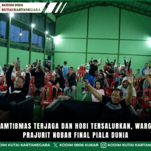 Pastikan Kamtibmas Terjaga dan Hobi Tersalurkan, Warga Bersama Prajurit Nobar Final Piala Dunia