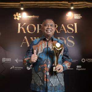Dorong Koperasi Naik Kelas, Kementerian Koperasi Anugerahi Bupati Sleman Penghargaan Nayaka Mahambara