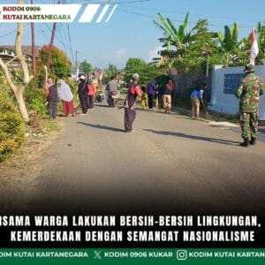 Babinsa Bersama Warga Lakukan Bersih-Bersih Lingkungan, Sambut HUT Kemerdekaan dengan Semangat Nasionalisme