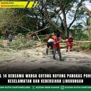 Koramil 14 Bersama Warga Gotong Royong Pangkas Pohon Demi Keselamatan dan Kebersihan Lingkungan