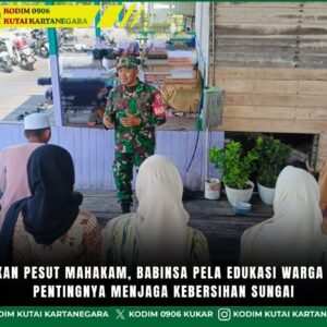 Lestarikan Pesut Mahakam, Babinsa Pela Edukasi Warga tentang Pentingnya Menjaga Kebersihan Sungai