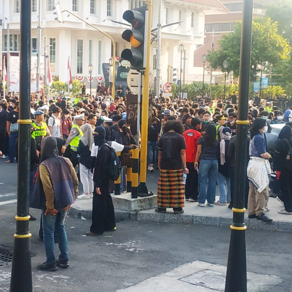 WARGA YOGYA MENOLAK MILISI SIPIL : DEMO BUKAN URUSAN MASSA SIPIL UNTUK DIBUBARKAN