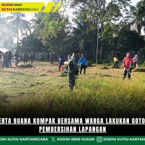Babinsa Kerta Buana Kompak Bersama Warga Lakukan Gotong Royong Pembersihan Lapangan